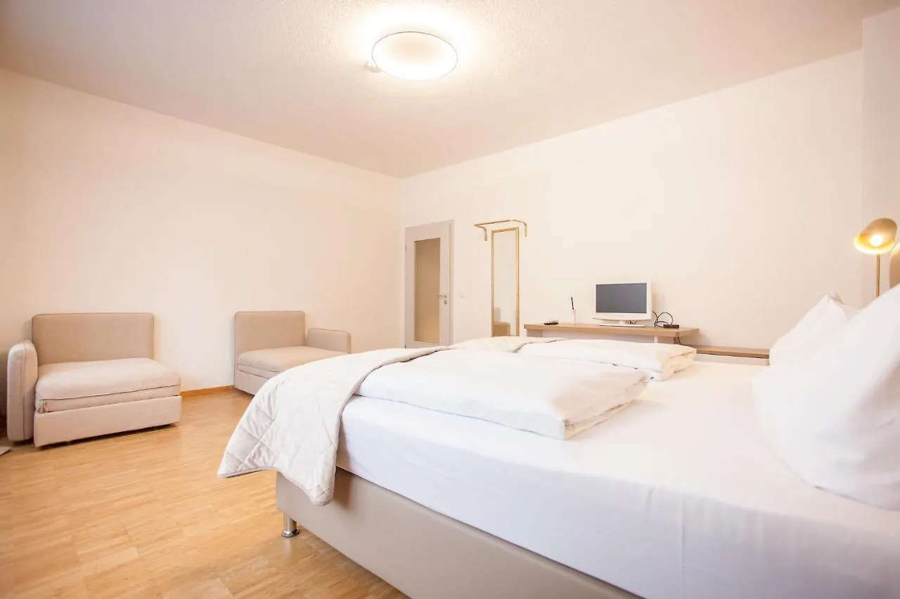 ***  Tm Hotel Duesseldorf Almanya