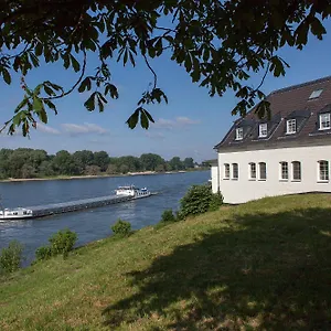 ** Otel Schnellenburg Almanya